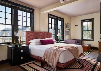 Televisión de pantalla plana de 55 pulgadas con canales por cable