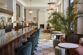 Lobby lounge