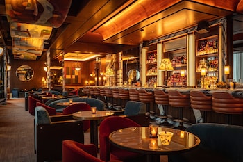 2 restaurants, breakfast served