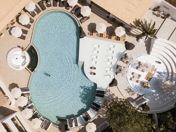 Piscine extérieure en saison