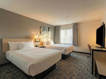 Chambre, 1 trĂšs grand lit | Bureau, espace de travail pour ordinateurs portables