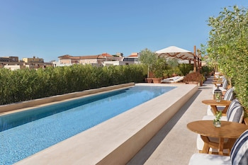 Serviço de café da manhã, almoço, jantar; vistas para o jardim