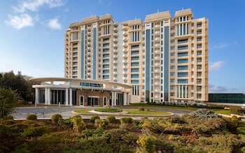 Couples treatment rooms, sauna, hot tub, steam room, Turkish bath