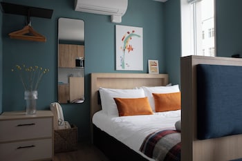 Studio | Desk, laptop workspace, iron/ironing board, free WiFi