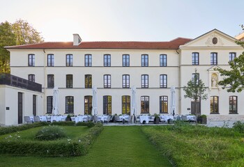Petit déjeuner, déjeuner et dîner servis sur place