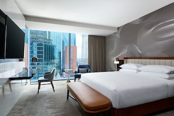 2 bars/lounges, poolside bar