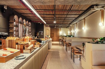 Breakfast, lunch and dinner served