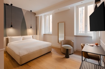 Apartment, 3 Bedrooms, Balcony | 1 bedroom, individually decorated, individually furnished, desk