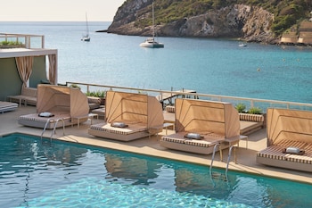 Seasonal outdoor pool, open 10:00 AM to 8:00 PM, pool umbrellas
