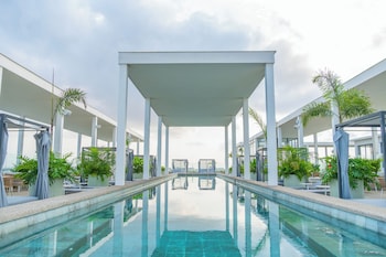 3 outdoor pools, sun loungers