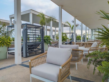 3 outdoor pools, sun loungers