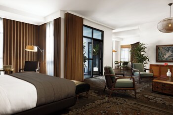 2 restaurants, breakfast, lunch, dinner served; Californian cuisine