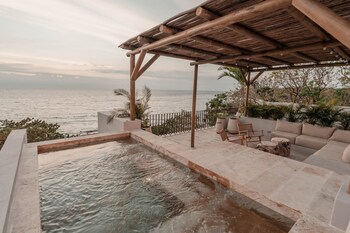 Luxury Suite | Terrace/patio