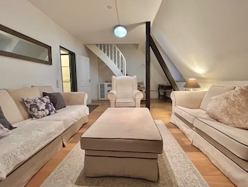 1 habitación, ropa de cama hipoalergénica y decoración personalizada