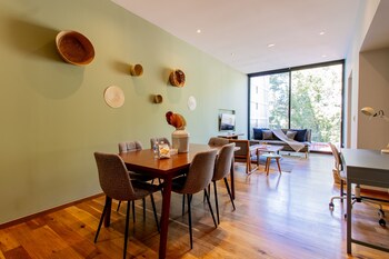 Luxury Apartment, Balcony | 1 bedroom, premium bedding, in-room safe, laptop workspace