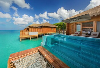 Luxury Presidential Beach front One Bedroom Suite Diamond Club | Vue de la chambre