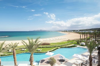 Accommodatie ligt op het strand, wit zand, een strandbar