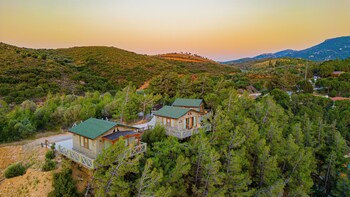 Tree Houses Datça | Free WiFi, bed sheets