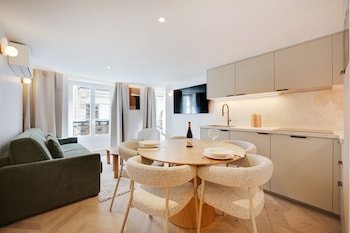 Superior Apartment | Premium bedding, pillowtop beds, in-room safe, blackout drapes