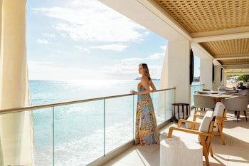 Egyptian cotton sheets, premium bedding, pillowtop beds, in-room safe