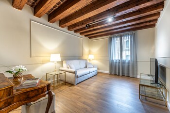 Duplex luxueux, patio, dans lâĂ©difice annexe | Terrasse/patio