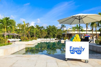 6 outdoor pools, pool umbrellas