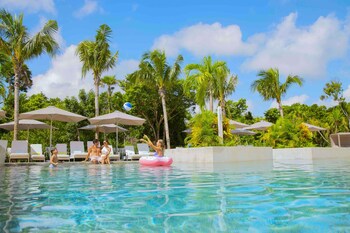 6 outdoor pools, pool umbrellas