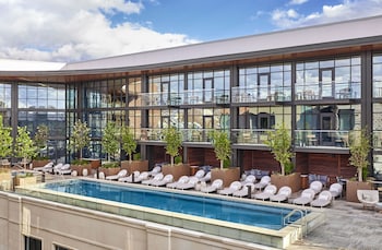 Couples treatment rooms, sauna, steam room, body treatments