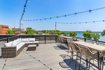 Exclusive Room, 2 Bedrooms, Lake View | Private kitchen