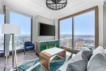 Sæsonbestemt udendørs pool, hytter (tillægsgebyr), parasoller