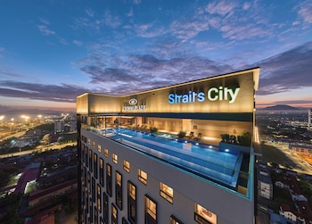 Indoor pool, outdoor pool, open 8:00 AM to 7:00 PM, pool loungers