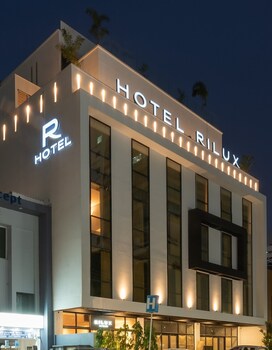 Rilux Twin Vista a la Ciudad | Premium bedding, down comforters, pillowtop beds, minibar