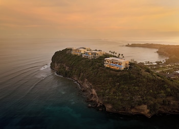 Luxury Villa, 4 Bedrooms (Cliff Retreat) | Egyptian cotton sheets, premium bedding, down comforters