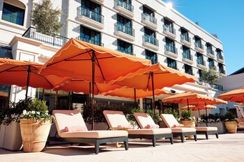 Outdoor pool, cabanas (surcharge), pool umbrellas