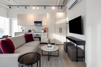 Suite, 1 slaapkamer (Waterfront) | Een kluis op de kamer, verduisterende gordijnen, gratis wifi, beddengoed