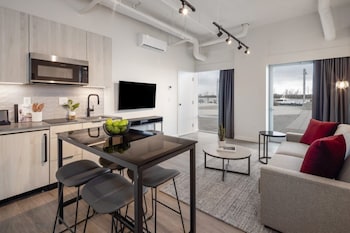 Suite, 1 slaapkamer (Waterfront) | Een kluis op de kamer, verduisterende gordijnen, gratis wifi, beddengoed