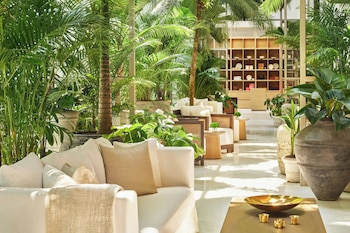 Frühstück, Mittagessen, Abendessen, Blick auf den Garten