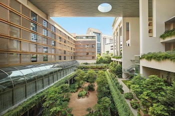 Breakfast, lunch, dinner served; garden views 