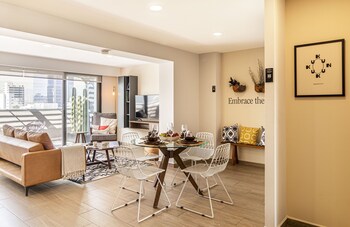 Elite appartement | Lakens van Egyptisch katoen, luxe beddengoed, een kluis op de kamer