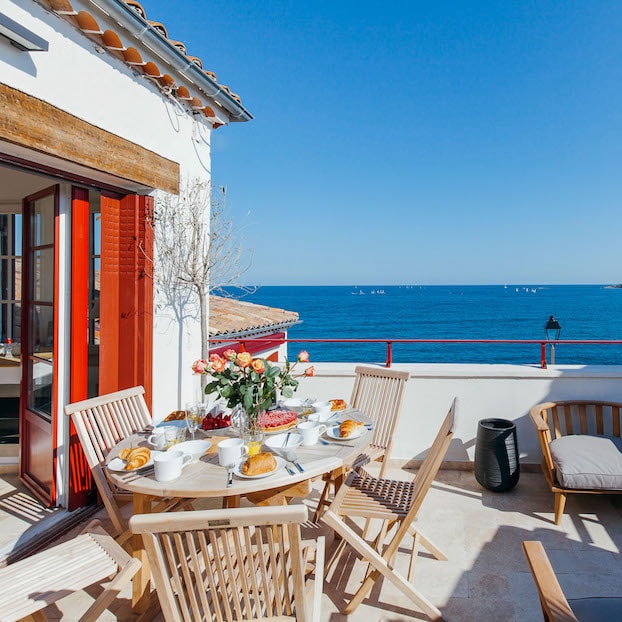 Recherchez des locations de vacances dans les Alpes-Maritimes.