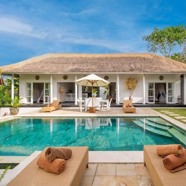 Réservez une location avec piscine.