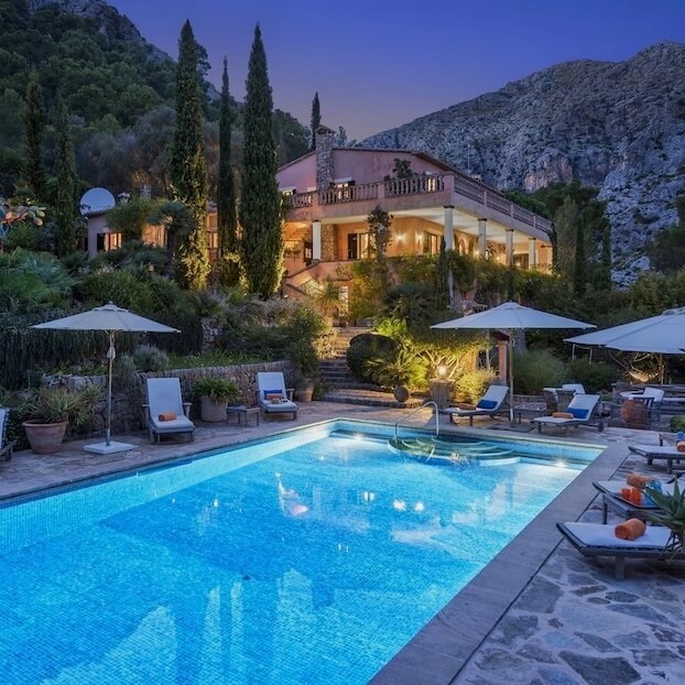 Recherchez des locations de vacances avec piscine.