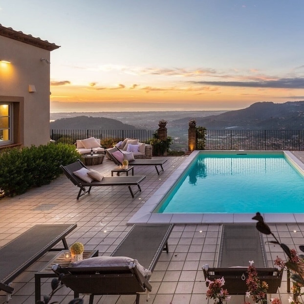 Réservez une location de vacances avec une vue exceptionnelle dans la province de Lucques, en Italie.