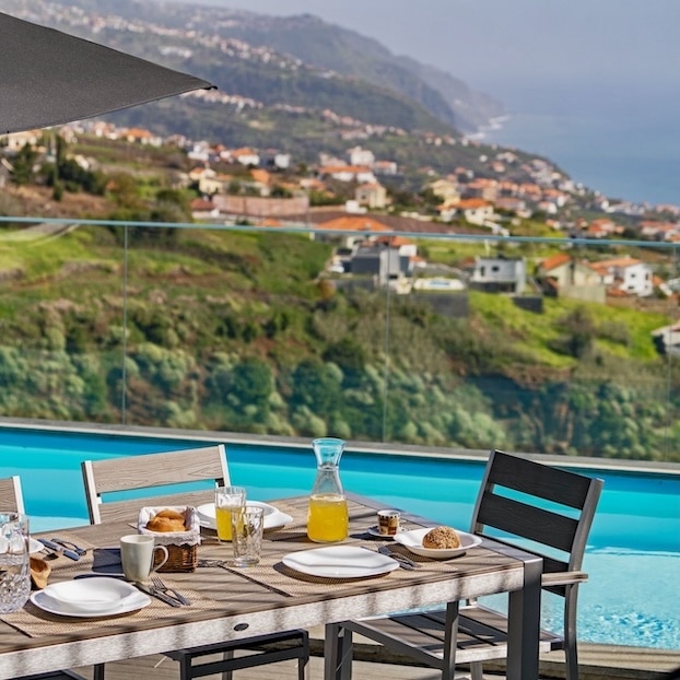 Réservez une location de vacances avec une vue exceptionnelle à Madère, au Portugal.