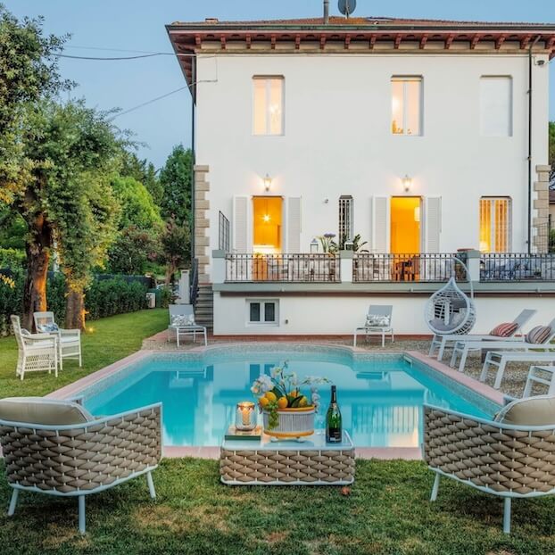 Réservez cette location de vacances avec piscine à Lucques, dans la région de Toscane, en Italie.