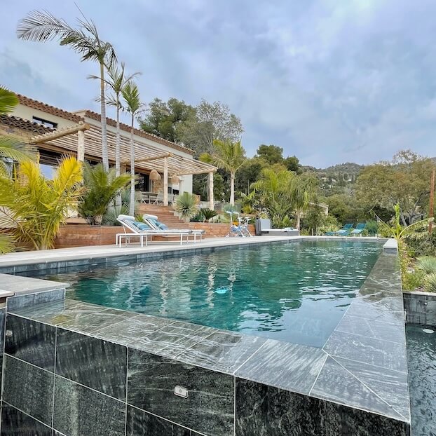 Réservez cette location de vacances avec piscine au Rayol-Canadel-sur-Mer, dans le Var.