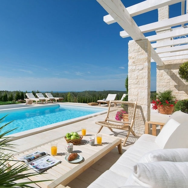 Recherchez des locations de vacances avec piscine privée.