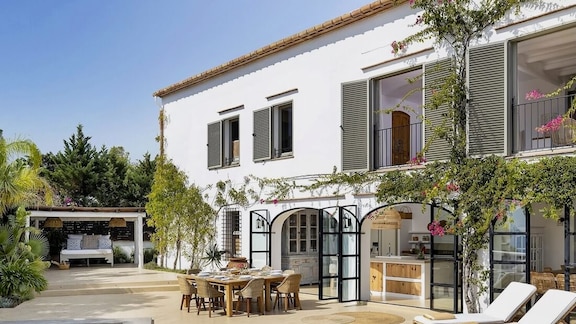 Buche einen einwöchigen Aufenthalt mit Rabatt.