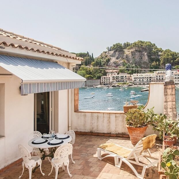 Recherchez des locations de vacances en Sicile, en Italie.