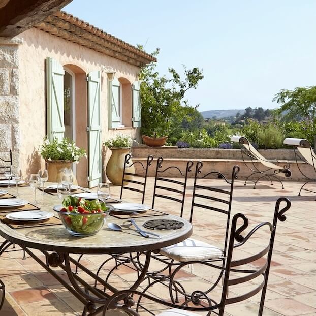 Recherchez des locations de vacances dans les Alpes-Maritimes.